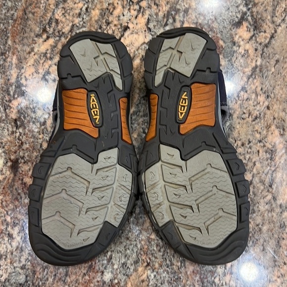 Keen Men\'s Newport H2 Hiking Sandals SZ 41 main image 9
